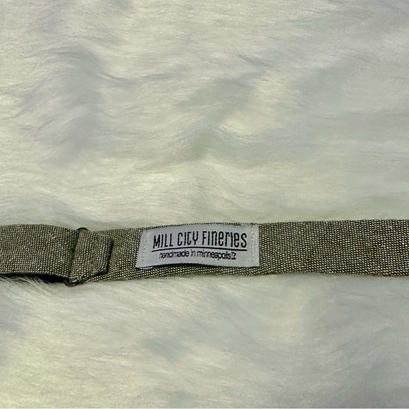 EUC Mill City Fineries Linen Bow Tie - Picture 3 of 4